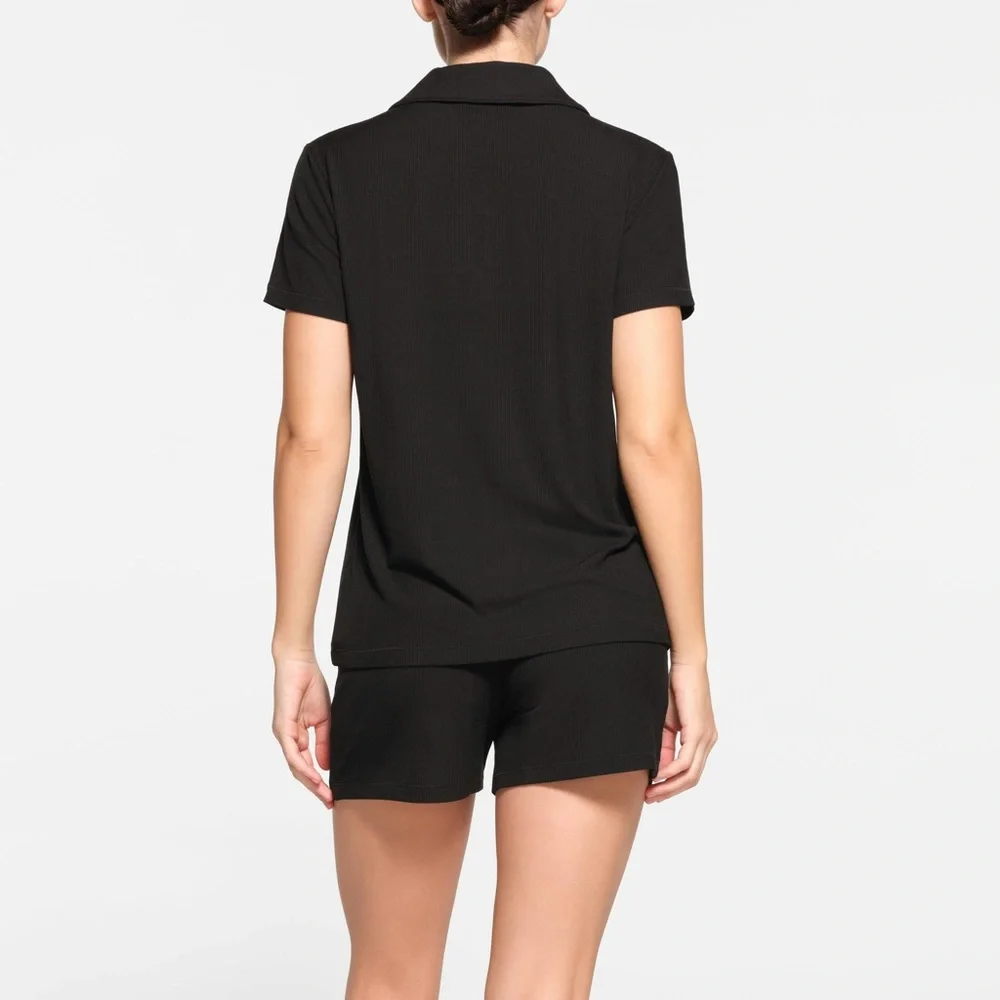 SKIMS SOFT LOUNGE SLEEP SHORT SET - ONYX - Picture 3 of 4